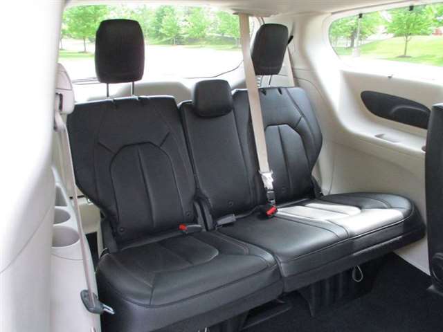 2017 Chrysler Pacifica Touring-L 4dr Mini-Van